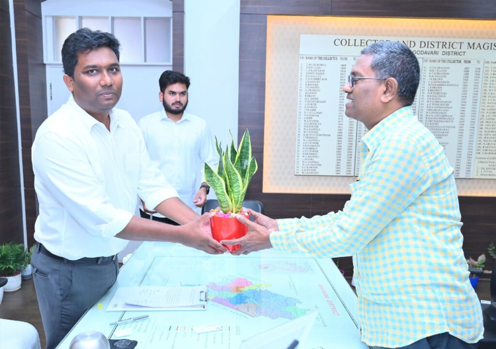 కాకినాడ జిల్లా రిజిస్ట్రార్ గా ప్రసాదరావు బాధ్యతలు