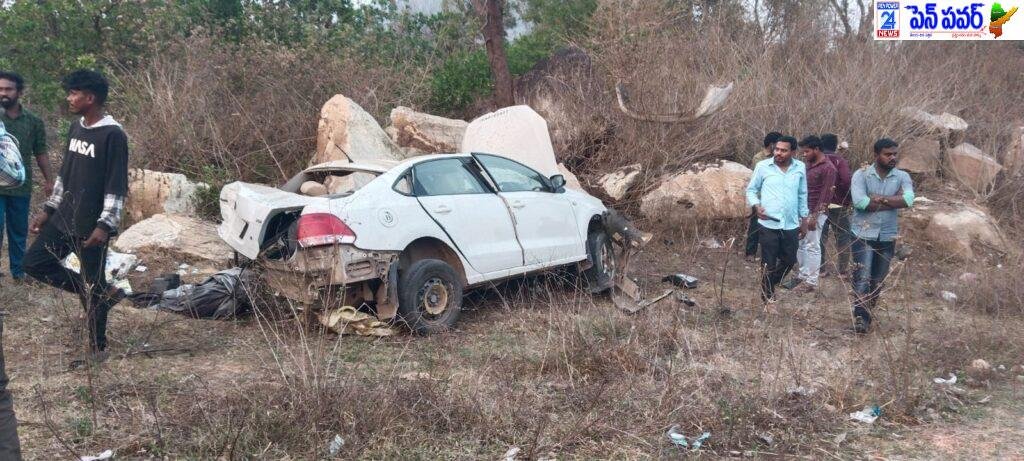 జడేరు జంక్షన్ సమీపంలో కారు పల్టీలు  ఒకరు మృతి, ముగ్గురికి తీవ్ర గాయాలు