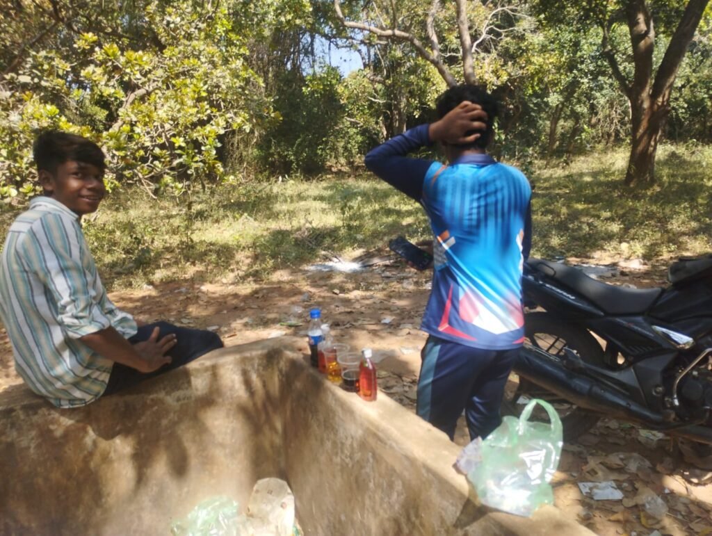 పోలవరం జిల్లాలో ఏరులైపారుతున్న బెల్ట్ మద్యం