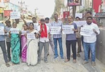 నిజాంపేట్లో రోడ్లు గుంతల మయం..