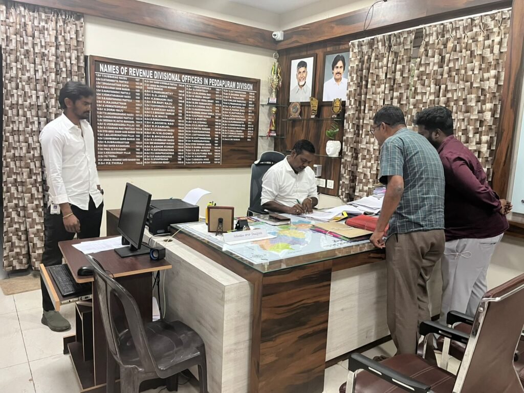 పెద్దాపురం, తుని మున్సిపాలిటీల ప్రత్యేక అధికారిగా శ్రీధర్