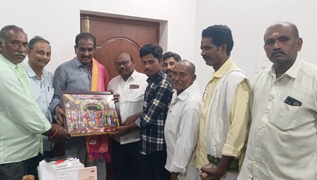 ఎమ్మెల్సీ మర్రి రాజశేఖర్‌కు ఆలయ మర్యాదలతో  ఆశీర్వచనం