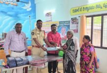 సంకూరి ప్రసాదరావు జ్ఞాపకార్థం : దుస్తుల పంపిణీ