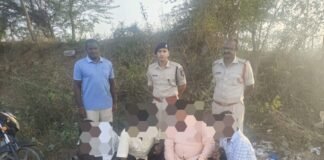 నాదెండ్ల మండలం చిరుమామిళ్లలో పేకాట స్థావరంపై దాడి