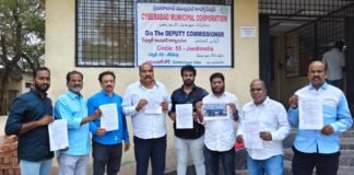 అనుమతుల్లేని అక్రమ షెడ్డులో.. మద్యం దుకాణం..!