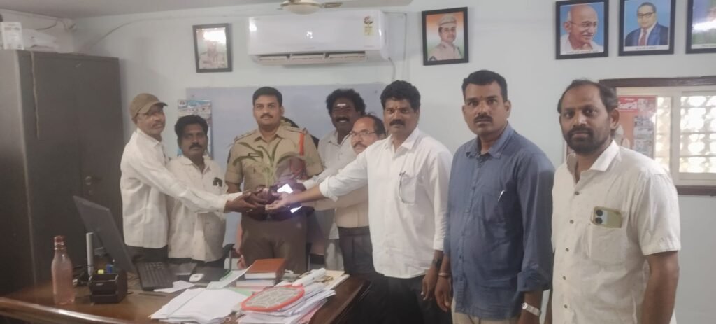 జర్నలిజం సమాజానికి అద్దం  – ఎస్సై ఎం. మోహన్ కుమార్