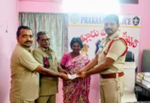 బస్సులో దొరికిన బంగారాన్ని పోలీసులకు అప్పగించిన ఆర్టీసీ సిబ్బంది.