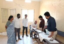 పది తరగతి పరీక్షా కేంద్రాలను తనిఖీ చేసిన తహసిల్దార్