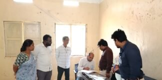 పది తరగతి పరీక్షా కేంద్రాలను తనిఖీ చేసిన తహసిల్దార్