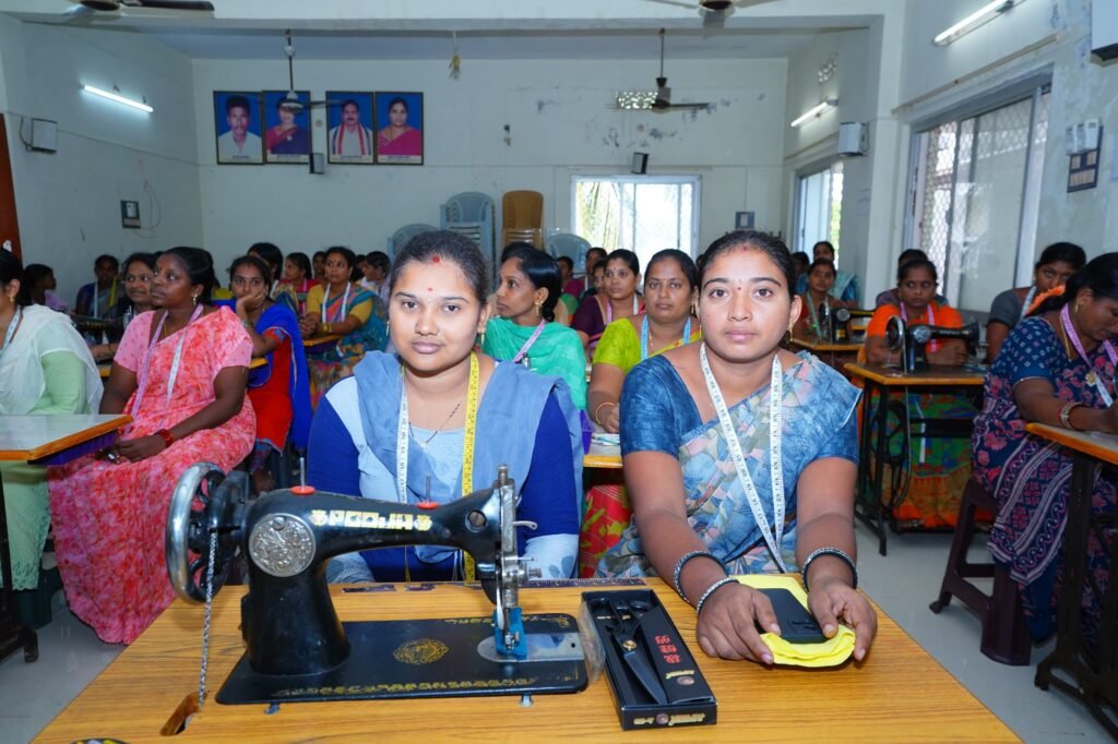 శిక్షణ ఇచ్చారు… లబ్ది మరిచారు  140 మంది ఎదురుచూపు