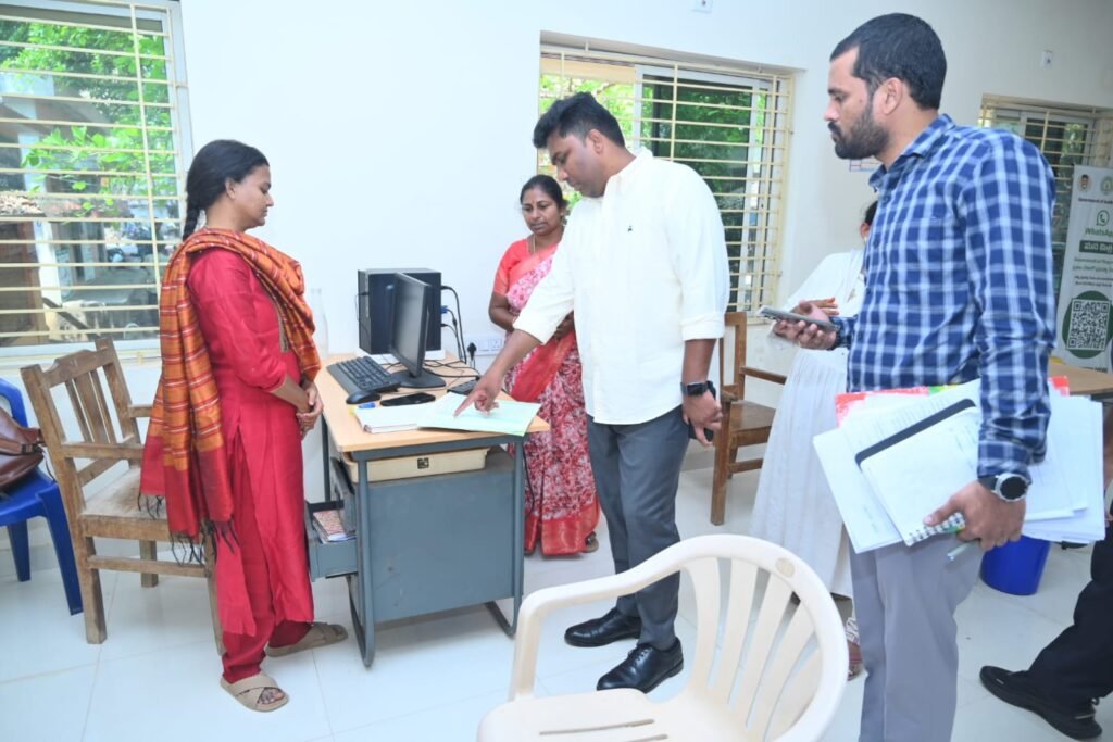 కాజులూరు,తాళ్లరేవు మండలాల్లో జిల్లా కలెక్టర్ షణ్మోహన్ ఆకస్మిక పర్యటన