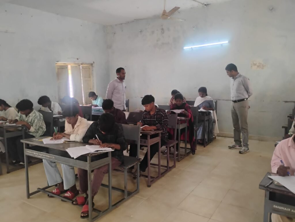 పదవ తరగతి పరీక్షా కేంద్రాలపై ఏఎస్పీ ఆకస్మిక తనిఖీ