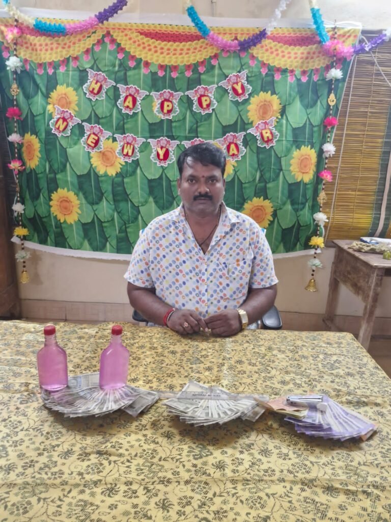 కాకినాడలో ఏసీబీ మెరుపు దాడి