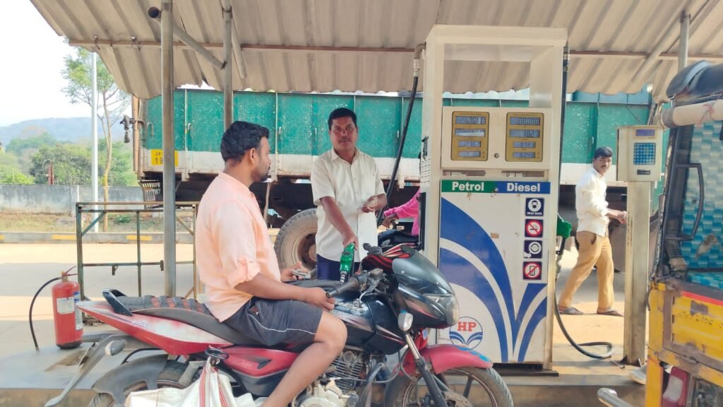 జీకే వీధి హెచ్‌పీ బంక్‌లో ఇంధన విక్రయాలు తిరిగి ప్రారంభం