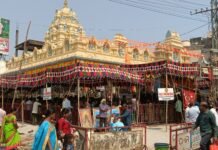 నర్సీపట్నం నూకాంబికా అమ్మవారి దర్సనానికి పోటెత్తిన భక్తజనం