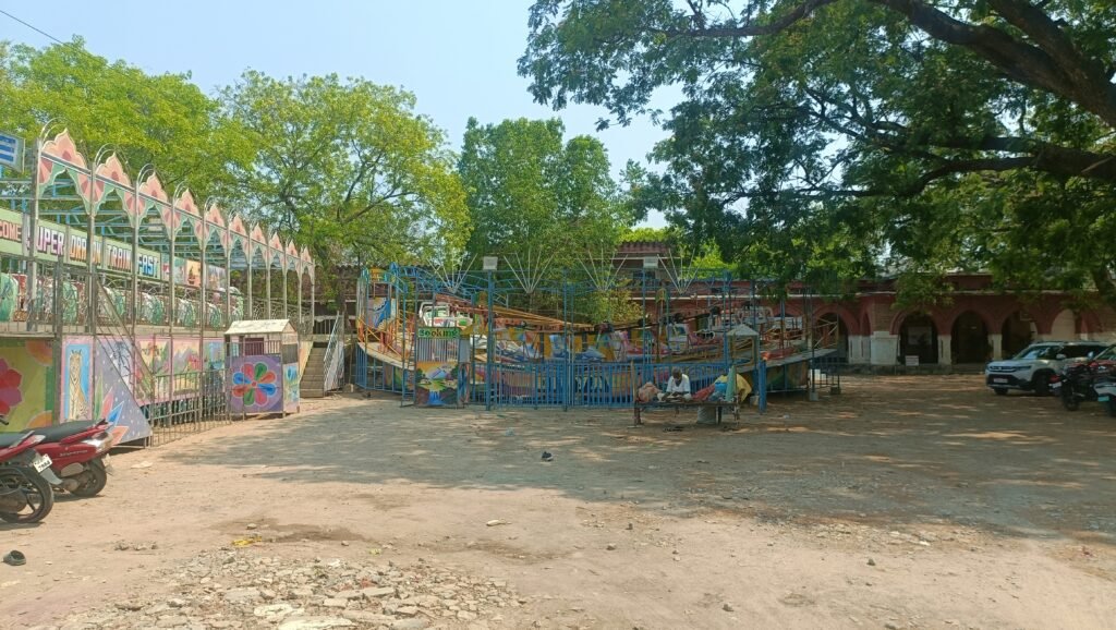 నర్సీపట్నం మరిడమ్మ జాతరలో పిల్లల ఆనందం కోసం ఎగ్జిబిషన్ల ఏర్పాటు