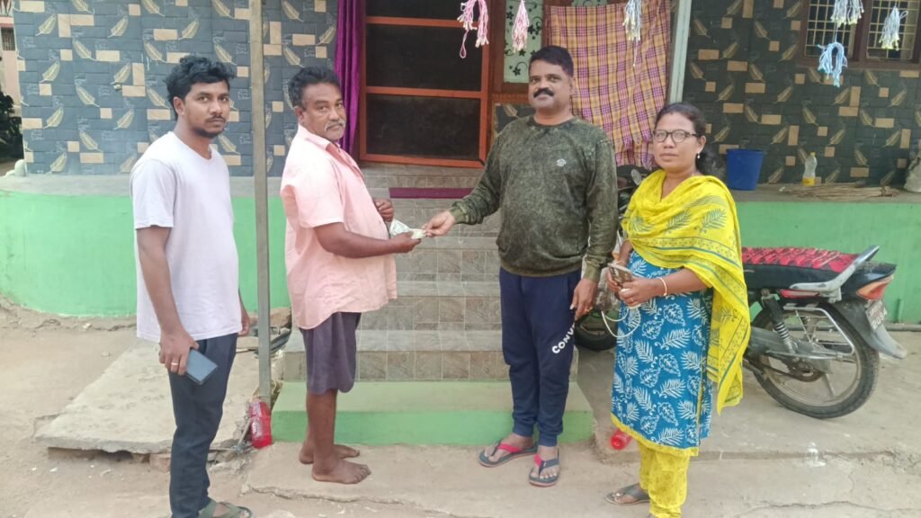 వేకువ జామునే పెన్షన్లు పంపిణీ..