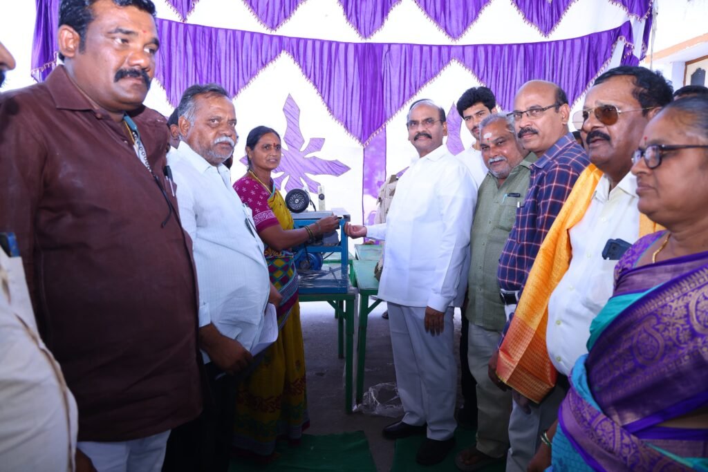 మగ్గాలకు ఉచిత విద్యుత్… కొత్త వెలుగుల దిశగా నేతన్నల భవిష్యత్ : ప్రత్తిపాటి