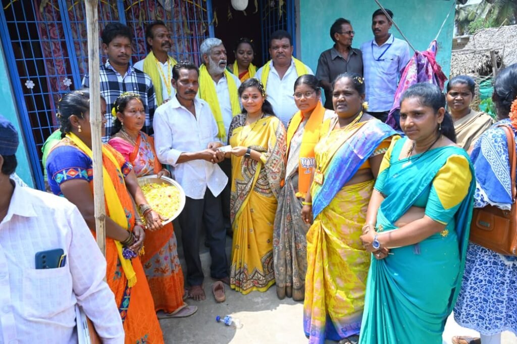 పండుగ వాతావరణం లో ఎన్టీఆర్ భరోసా పింఛన్ల పంపిణీ