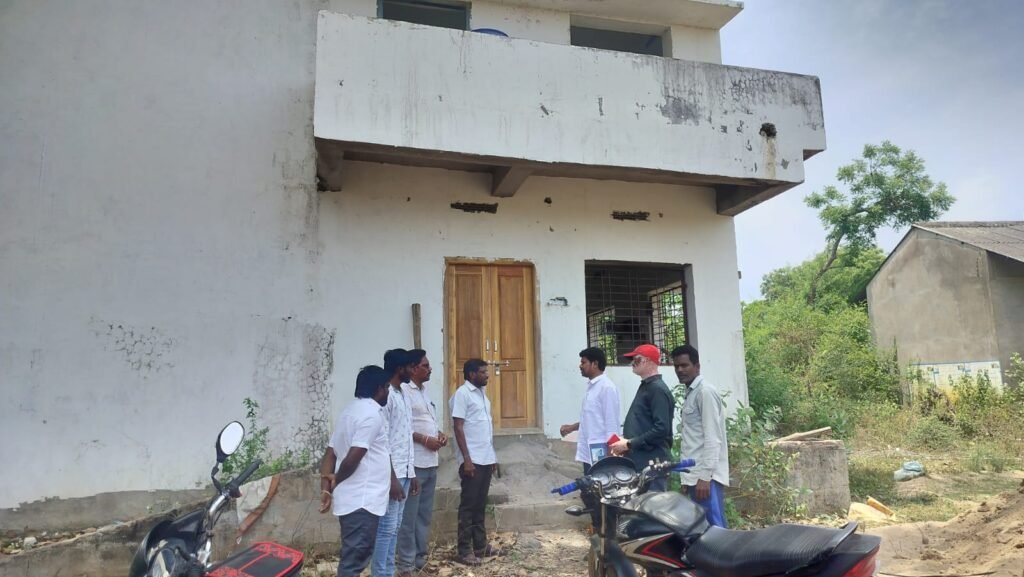 స్వర్ణ మొల్లేరు–జడేరు గ్రామాల్లో పర్యటించిన డిప్యూటీ ఎంపీడీవో గోపన్నదొర
