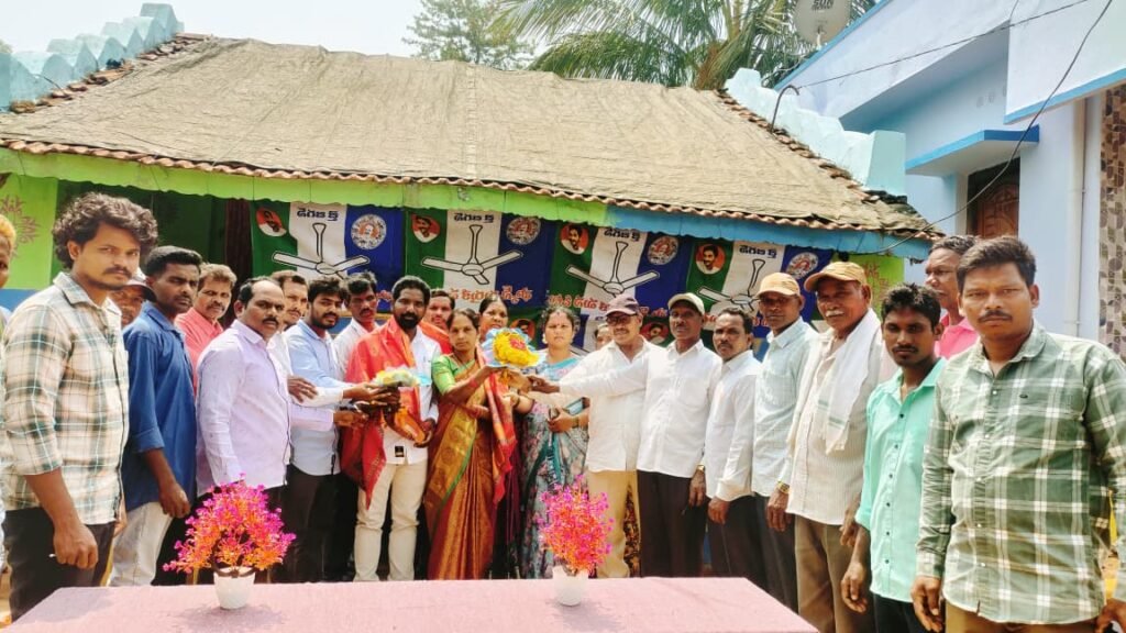 వంచుల తాజా మాజీ సర్పంచ్ దంపతులను ఘన సన్మానం  