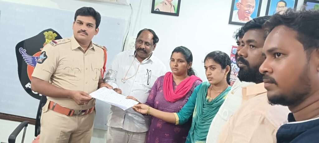 జనసేన నాయకుడిపై కులదూషణ ఆరోపణలు