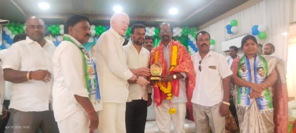 గ్రామాభివృద్ధికి కృషి చేసిన సర్పంచ్‌లకు ఘన సన్మానం