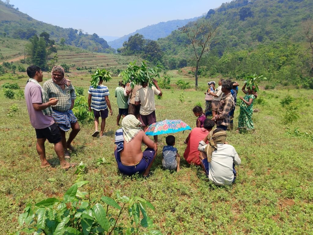 ముఖ హాజరు కోసం ఉపాధి వేతనదారుల పాట్లు