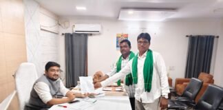 పునరావాస కాలనీల్లోనే రేషన్ బియ్యం అందించాలని గిరిజనుల వినతి