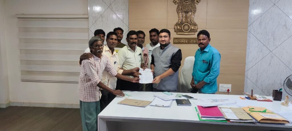 దళితుల సమస్యలపై ఐటిడిఏ పీఓ, డాక్టర్ జమాల్ ఖాన్‌ను కలిసిన సంఘ నాయకులు