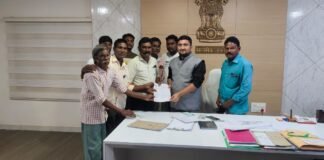 దళితుల సమస్యలపై ఐటిడిఏ పీఓ, డాక్టర్ జమాల్ ఖాన్ను కలిసిన సంఘ నాయకులు