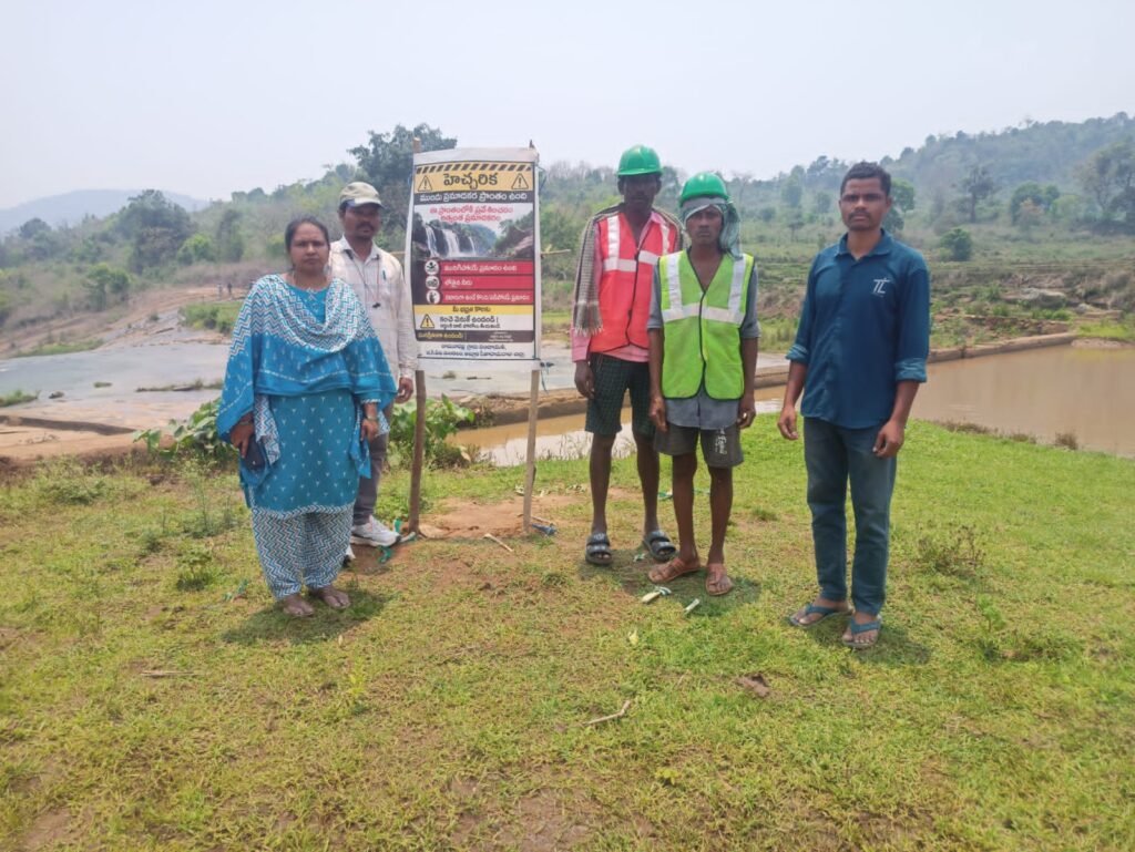 నల్లబెల్లి జలపాతం వద్ద హెచ్చరిక బోర్డు ఏర్పాటు