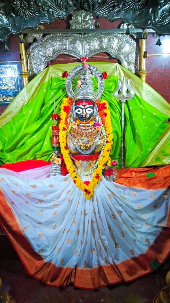 పవిత్ర గోదావరి తీరంలో శ్రీ పళ్ళాలమ్మ జాతర శోభ –