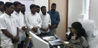 ఉపాధి హామీలో ఫేషియల్ హాజరు రద్దుకు డిమాండ్: కలెక్టర్కు వినతి