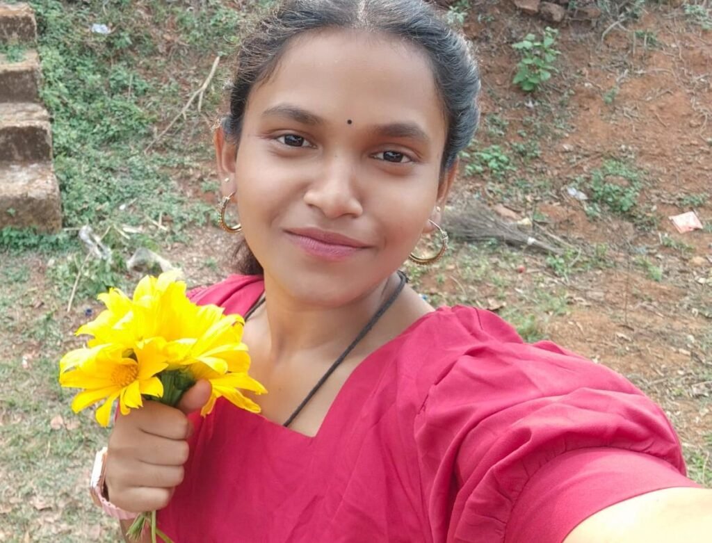 కష్టం గెలిచింది… తాపీ మేస్త్రి కూతురు మండల టాపర్!