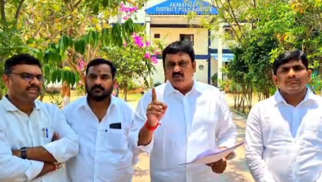 అధికారులపై కోర్టు ధిక్కరణ కేసు నమోదు చేయాలి