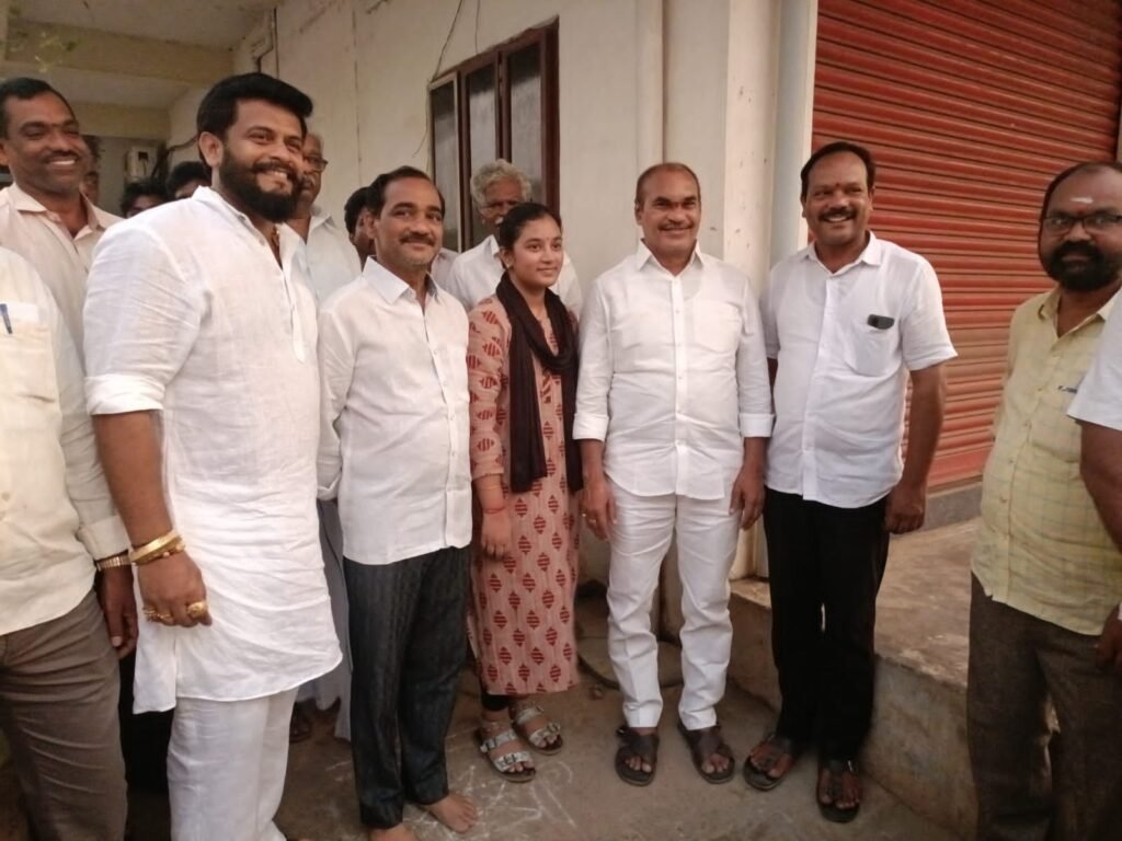 జక్కన రాజేష్‌ను పరామర్శించిన ఎమ్మెల్సీ తోట