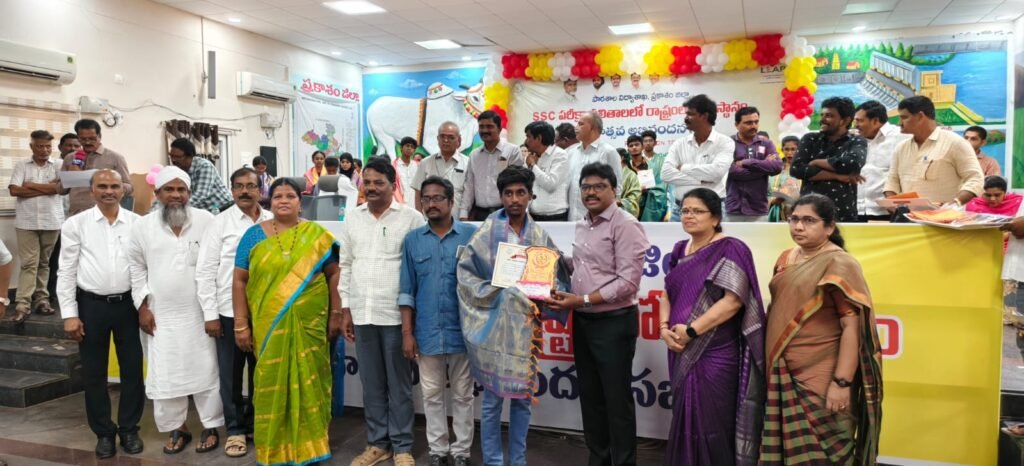ప్రతిభవంతునికి ఘన సత్కారం…