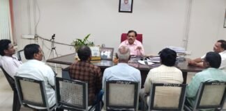 బస్ స్టేజీల్లో తప్పనిసరిగా ఆపాలి