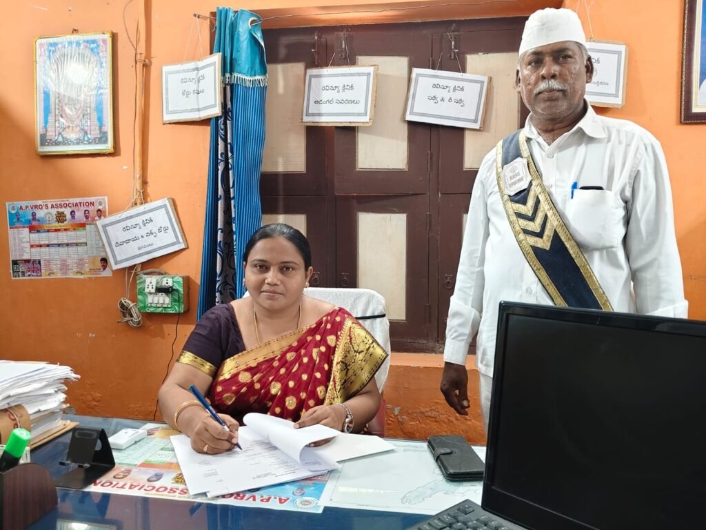తహసీల్దార్‌గా అనురాధ బాధ్యతల స్వీకారం