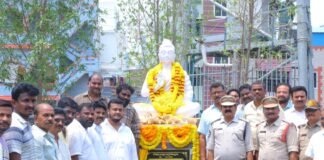 నర్సీపట్నం పోలీస్ స్టేషన్ ఆవరణలో బుద్ధుని విగ్రహం ఏర్పాటు