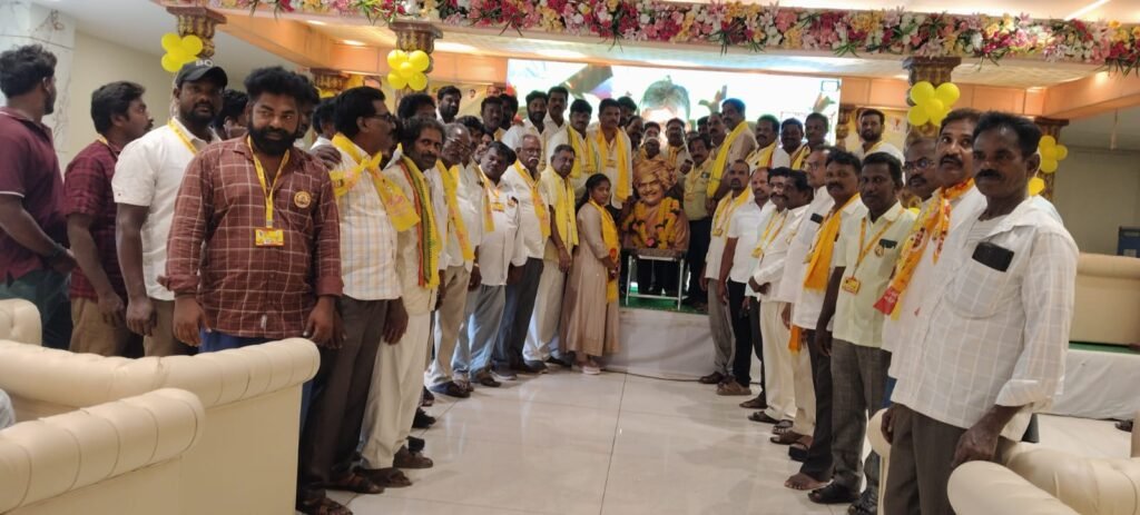 గొల్లపాలెం మహానాడులో పసుపు సందడి