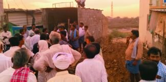 చెరువు రహదారి కబ్జా..!