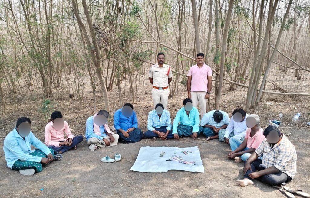 పేకాట శిబిరంపై దాడి: 10 మంది అరెస్ట్