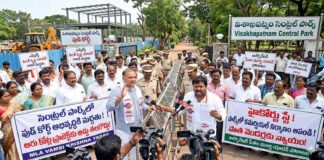 విశాఖ జనసేనలో ఘర్షణ..!