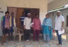 సిగనాపల్లిలో జనాభా తగ్గుదలపై అధికారుల పరిశీలన
