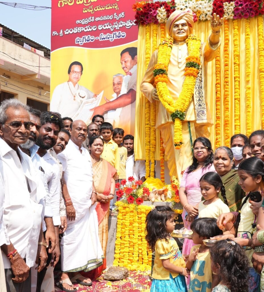 నర్సీపట్నంలో ఘనంగా ఎన్టీఆర్ విగ్రహం ఆవిష్కరణ
