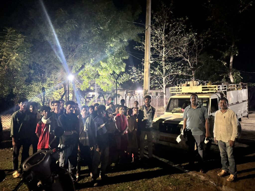 గూడ్స్ వెహికల్‌లో ప్రయాణిస్తే సీజ్ తప్పదు.  చింతూరు ఎస్‌ఐ