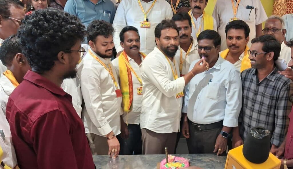 ఘనంగా మంత్రి పీఆర్వో సత్యంబాబు జన్మదిన వేడుకలు