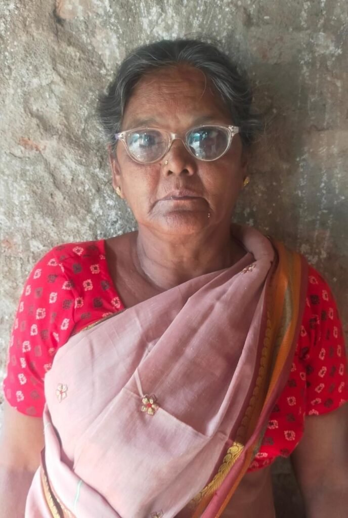 సంక్షేమం అందని ఒంటరి వితంతువు..